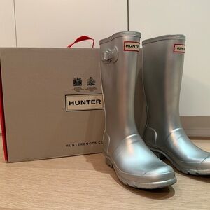 Hunter Silver Rain Boots with Pink Cuff Boot Socks
